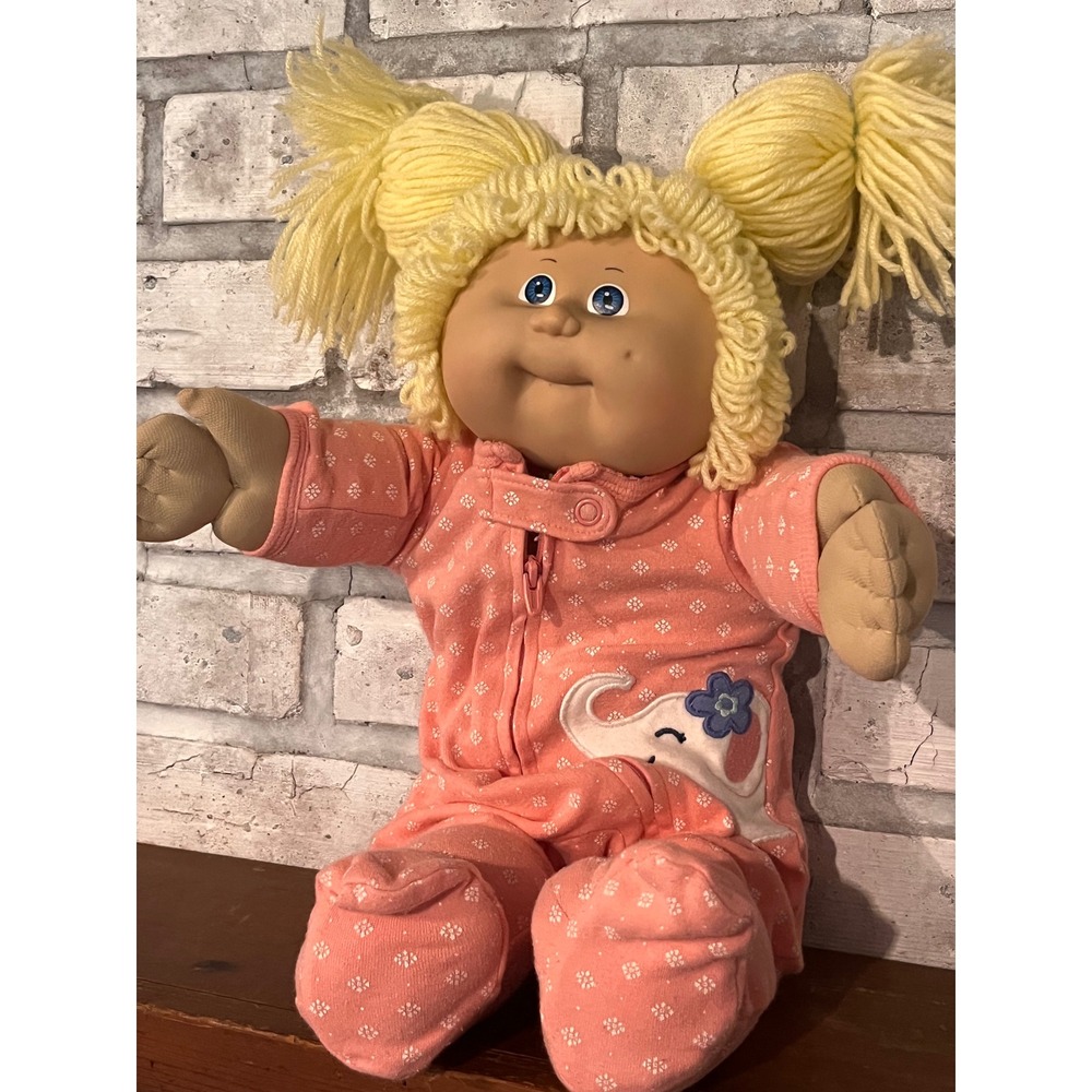 Vintage 1986 Cabbage Patch Doll Girl Blonde Hair Blue Eyes Excellent Condition